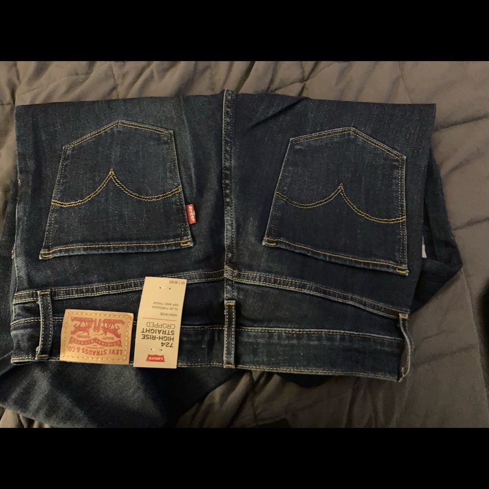 Straight Cropped Levi jeans NWT